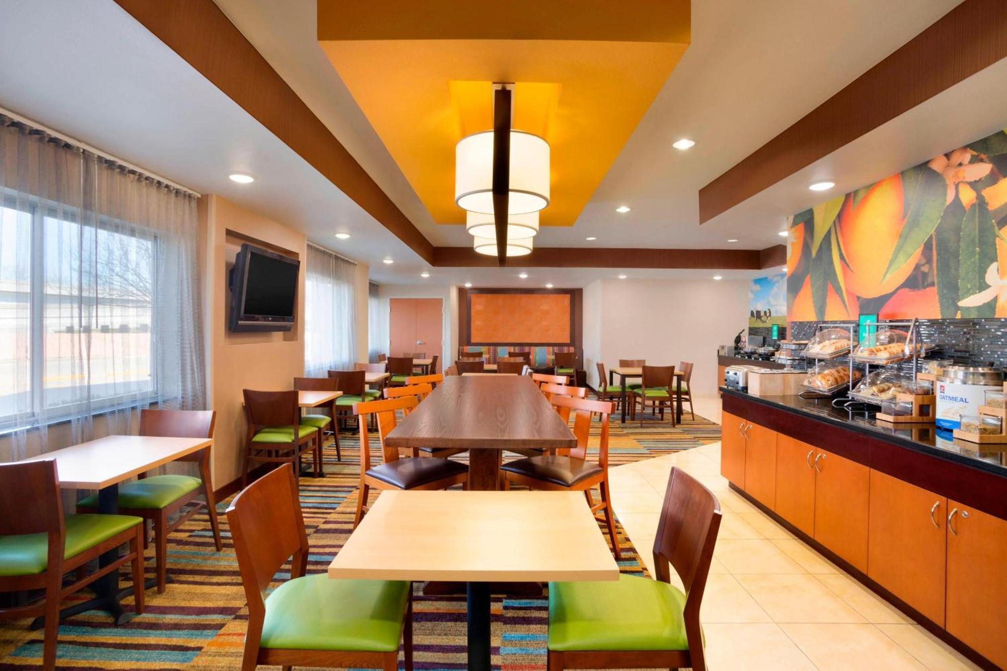 Fairfield Inn & Suites Fort Worth University Drive Bagian luar foto