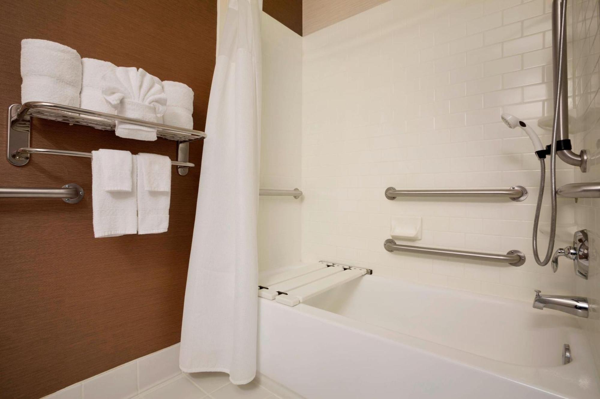 Fairfield Inn & Suites Fort Worth University Drive Bagian luar foto