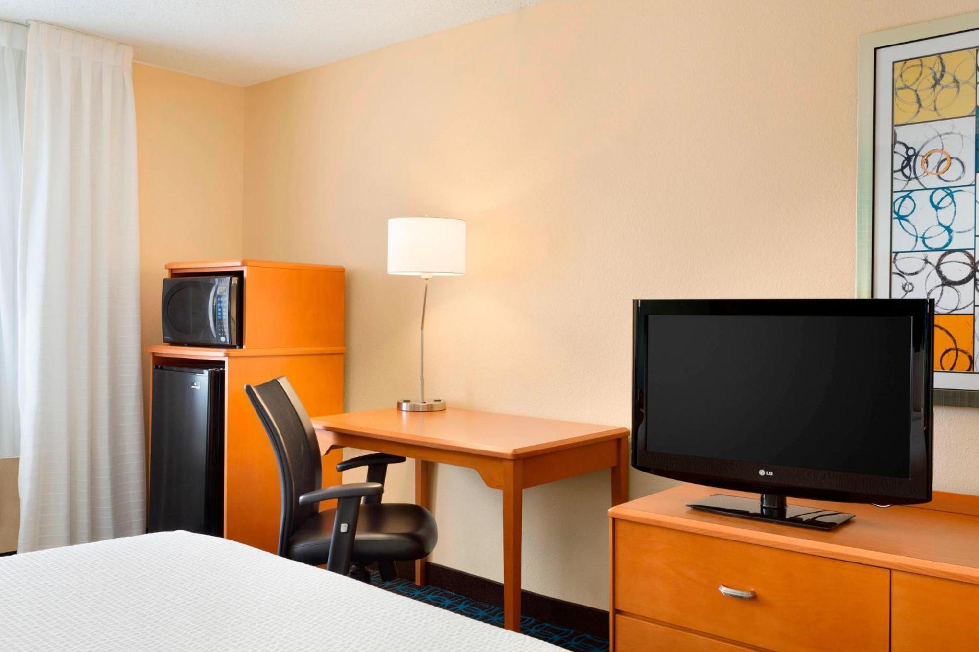 Fairfield Inn & Suites Fort Worth University Drive Bagian luar foto
