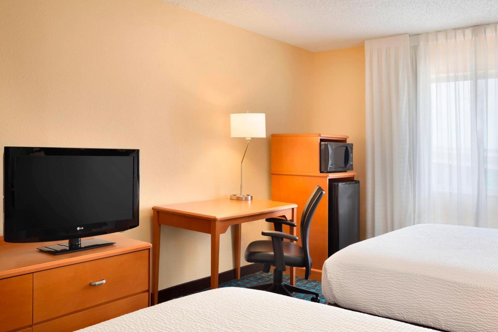 Fairfield Inn & Suites Fort Worth University Drive Bagian luar foto