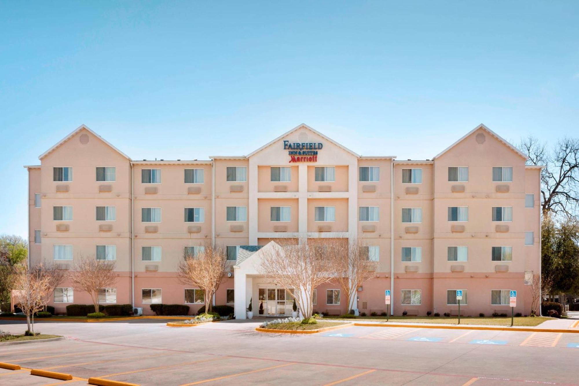 Fairfield Inn & Suites Fort Worth University Drive Bagian luar foto